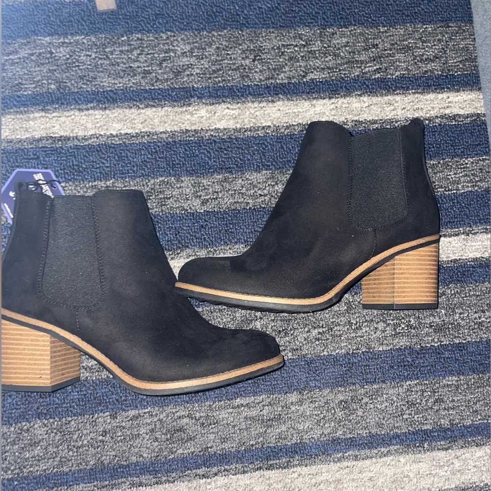 Black Heel Ankle Boots Size 7.5 NWT